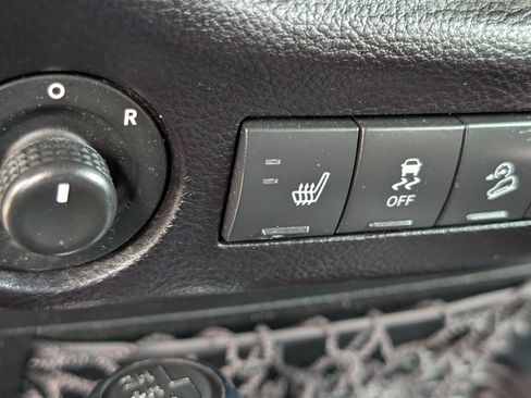 Used 2016 Jeep Wrangler Unlimited Sahara AWD/4WD image 22