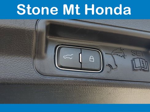 Used 2022 Ford Explorer XLT w/ Equipment Group 202A image 9