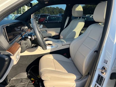 Used 2024 Mercedes-Benz GLS 450 4MATIC image 11