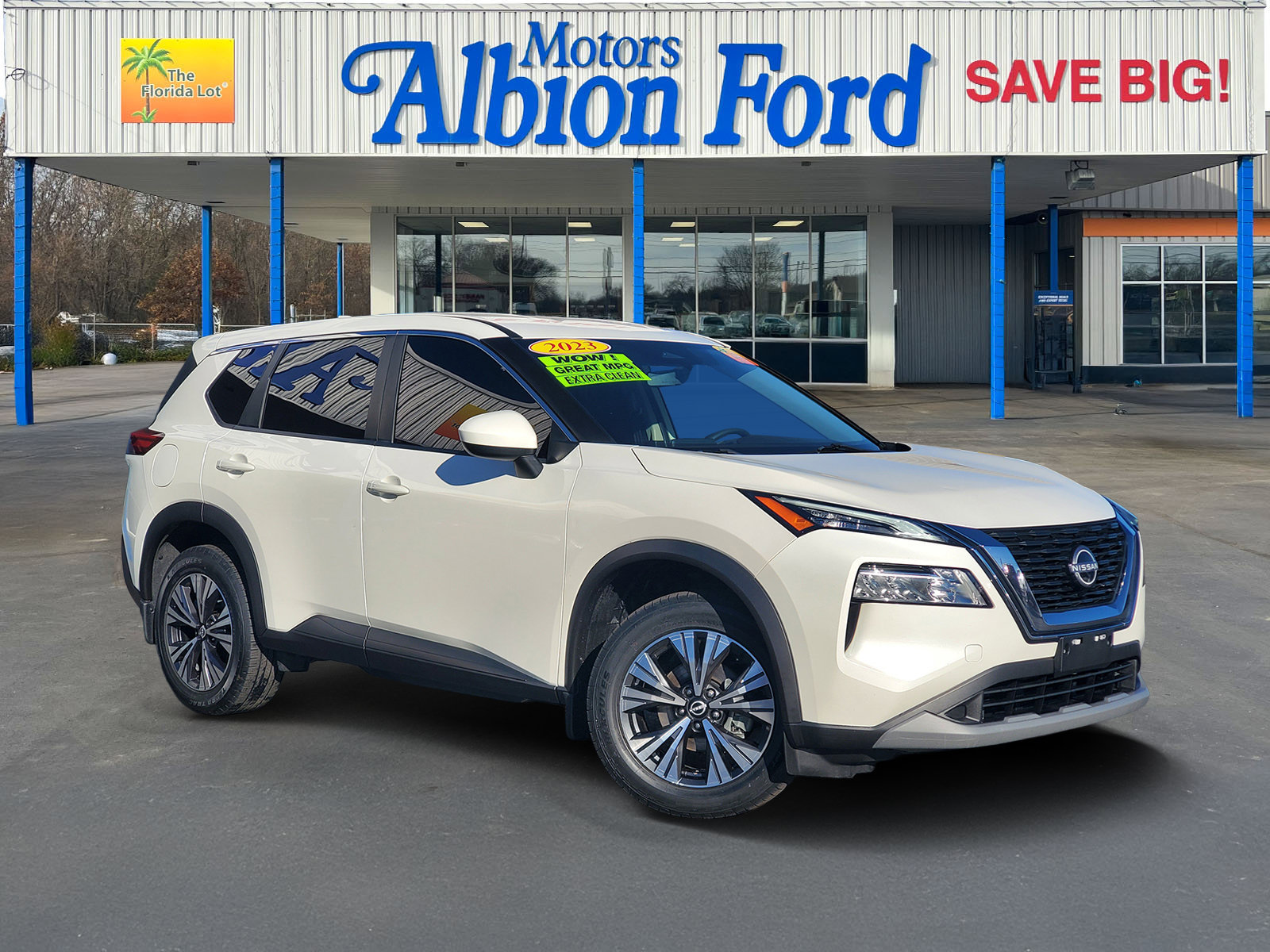 Used 2023 Nissan Rogue SV AWD/4WD image 1