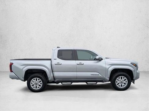 Certified 2025 Toyota Tacoma SR5 AWD/4WD image 4