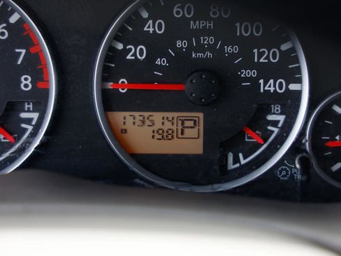 Used 2008 Nissan Pathfinder SE RWD image 40