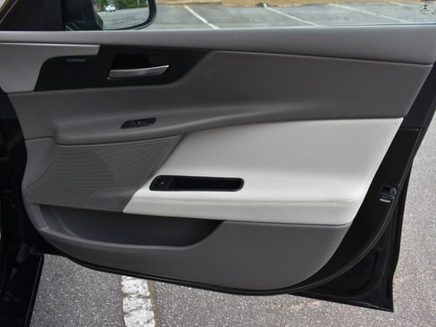 Used 2019 Jaguar XE Prestige image 23