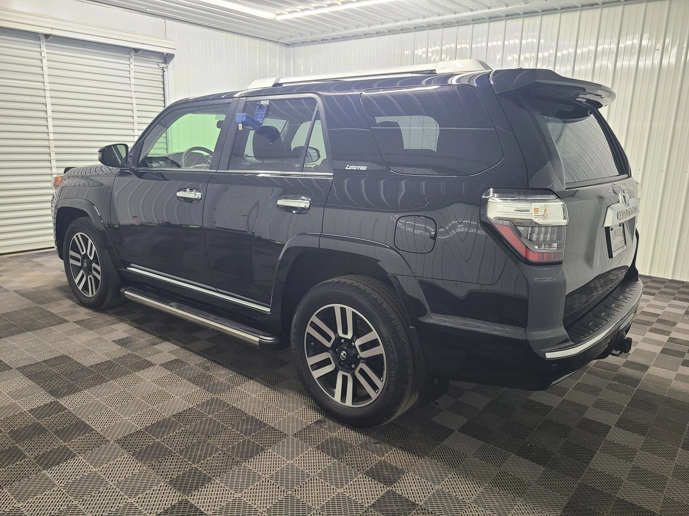 Used 2017 Toyota 4Runner Limited AWD/4WD image 9