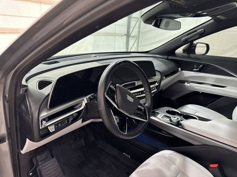 Used 2024 Cadillac Lyriq Luxury AWD/4WD image 10