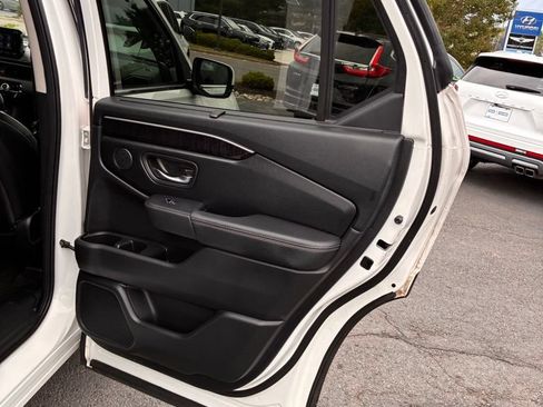 Used 2023 Honda Pilot Elite image 48