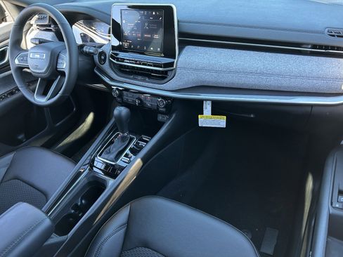 New 2026 Jeep Compass Latitude image 9