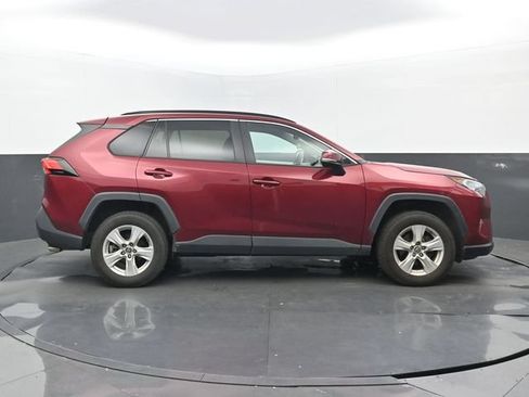 Used 2020 Toyota RAV4 XLE FWD image 2
