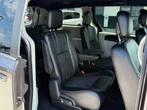 Used 2020 Dodge Grand Caravan SXT FWD image 27
