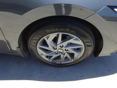 Used 2025 Hyundai Elantra Hybrid FWD image 10