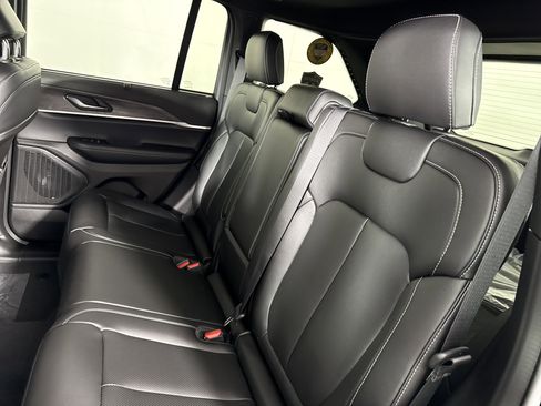 New 2025 Jeep Grand Cherokee Limited w/ Luxury Tech Group II image 10