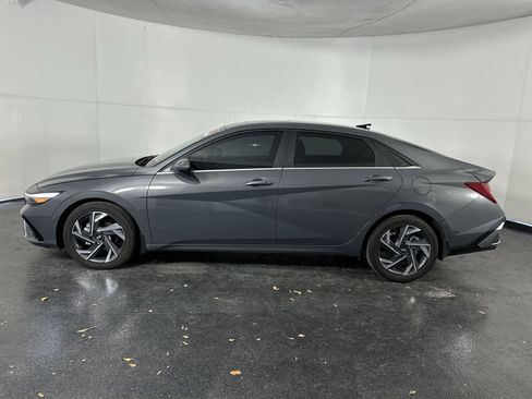 Used 2025 Hyundai Elantra SEL FWD image 5