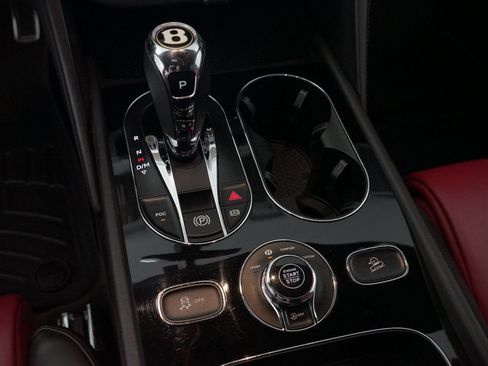 Used 2020 Bentley Bentayga AWD/4WD image 16