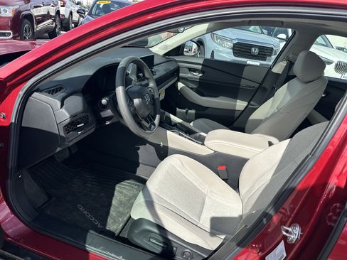 Certified 2025 Honda Accord SE image 12