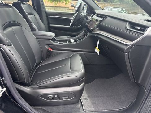 New 2026 Jeep Grand Cherokee Limited RWD image 13