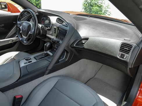Used 2015 Chevrolet Corvette Stingray Convertible w/ 2LT Preferred Equipment Group RWD image 17