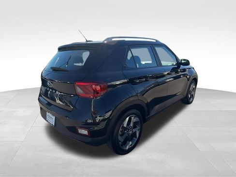 Used 2023 Hyundai Venue SEL FWD image 9