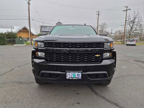 Used 2019 Chevrolet Silverado 1500 Custom w/ Custom Value Package image 2