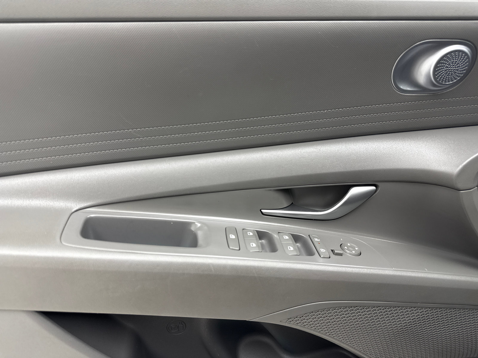 Used 2024 Hyundai Elantra SEL FWD image 35