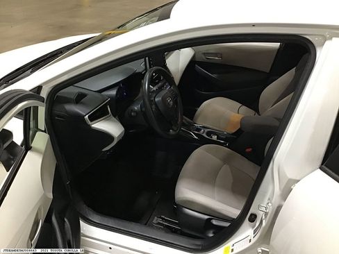 Used 2021 Toyota Corolla LE image 8