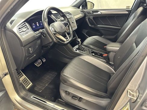 Used 2022 Volkswagen Tiguan SE R-Line image 11