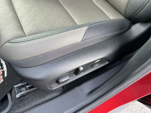 Used 2026 Chevrolet Equinox LT w/ Convenience Package II image 23