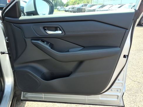 Used 2024 Nissan Rogue SV w/ SV Premium Package AWD/4WD image 30
