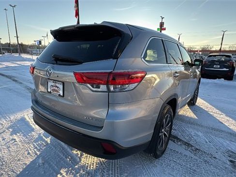 Used 2017 Toyota Highlander XLE image 5