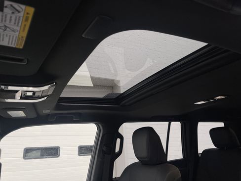 Used 2025 Lexus GX 550 image 11