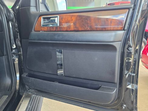 Used 2015 Lincoln Navigator 4WD image 33