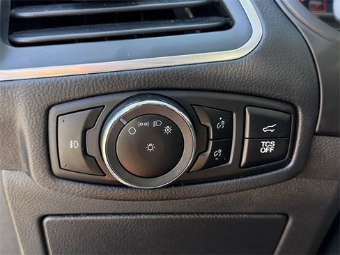 Used 2024 Ford Edge Titanium image 19