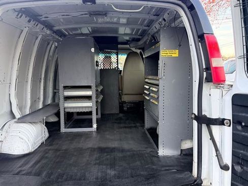 Used 2011 Chevrolet Express 2500 image 23