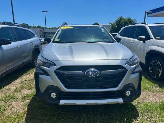 Used 2025 Subaru Outback Limited AWD/4WD image 2
