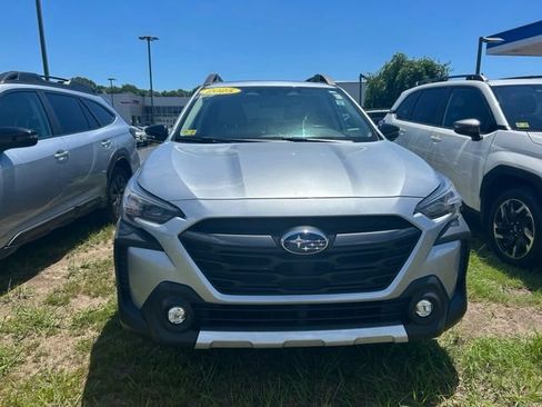 Used 2025 Subaru Outback Limited AWD/4WD image 2