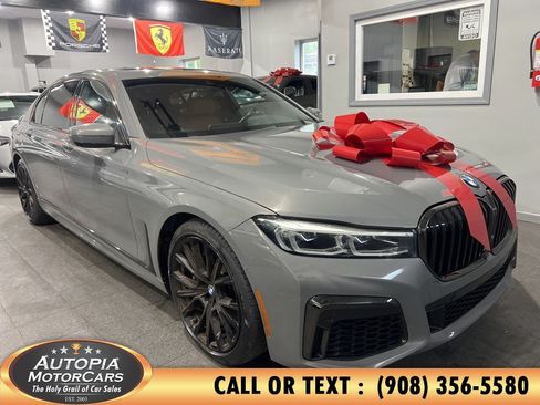 Used 2022 BMW 740i w/ M Sport Package RWD image 6