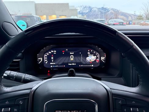 Used 2024 GMC Yukon Denali Ultimate image 10