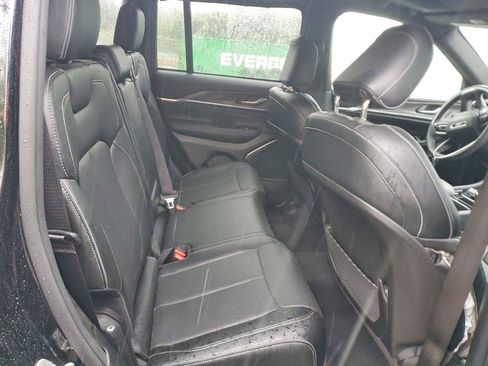 Used 2023 Jeep Grand Cherokee Overland AWD/4WD image 9