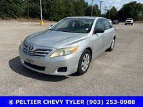 Used 2010 Toyota Camry FWD image 3