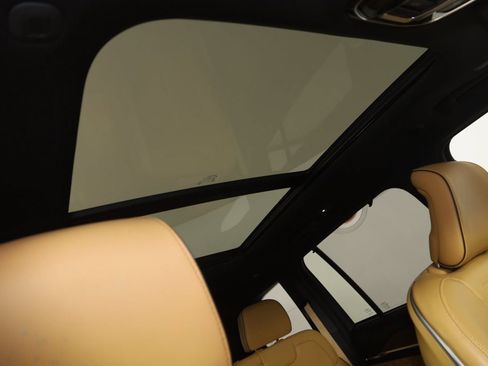 Used 2023 Jeep Grand Cherokee Summit w/ Luxury Tech Group V image 13