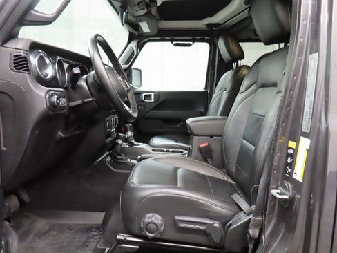 Used 2021 Jeep Wrangler Unlimited Sahara image 9