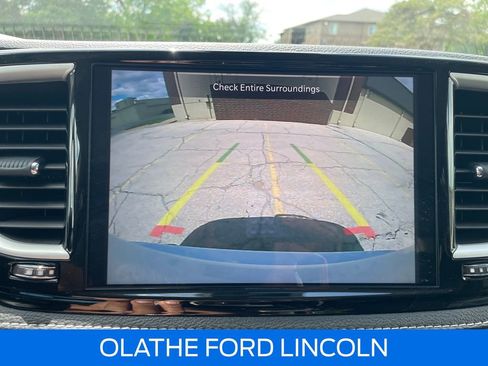 Used 2024 Chrysler Pacifica Touring-L FWD image 12