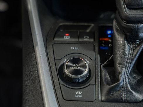 Used 2025 Toyota RAV4 XLE image 24