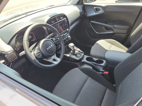Used 2024 Kia Soul EX FWD image 3