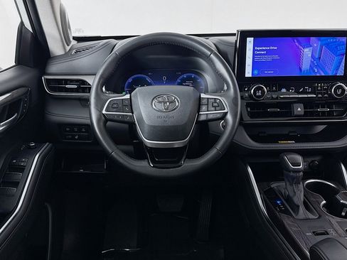 Used 2025 Toyota Highlander Limited AWD/4WD image 5