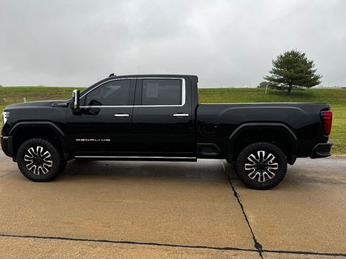 Used 2024 GMC Sierra 2500 Denali Ultimate w/ Max Trailering Package image 12
