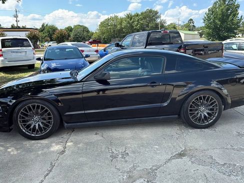 Used 2006 Ford Mustang Coupe RWD image 2