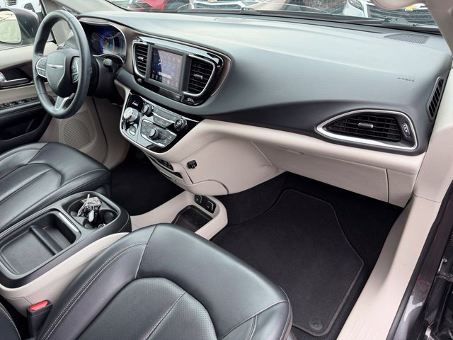 Used 2020 Chrysler Voyager Lxi FWD image 20