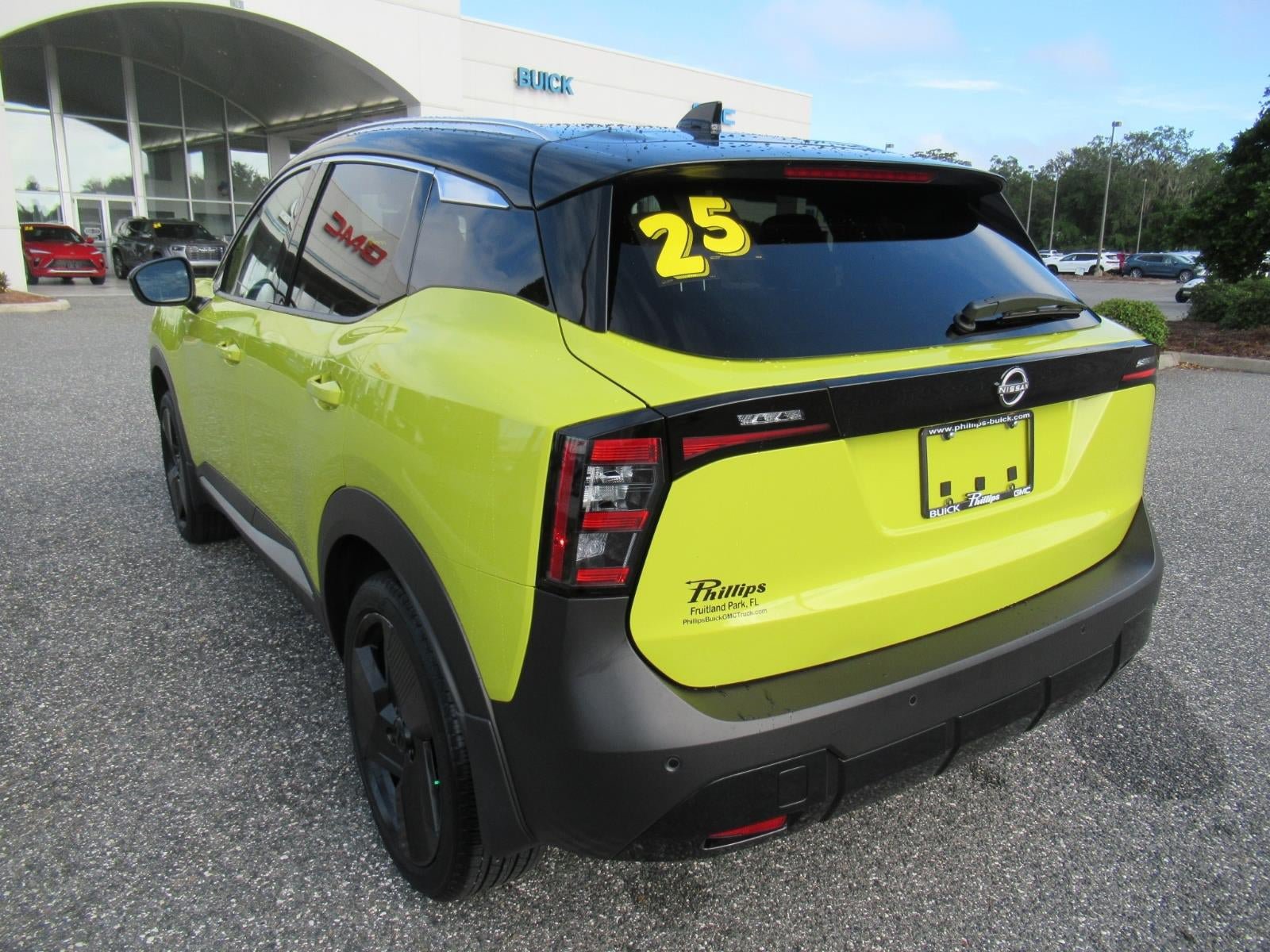 Used 2025 Nissan Kicks SR FWD image 5