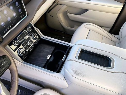 Used 2021 GMC Yukon Denali w/ Denali Premium Package image 22