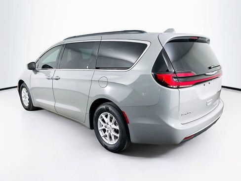 Used 2022 Chrysler Pacifica Touring-L image 4